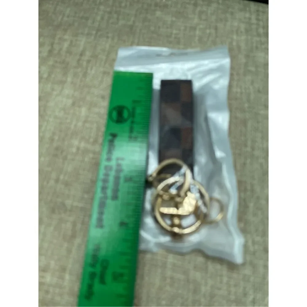 Top Quality Fashion Cowhide Wrist Strap Belt Designer Keyring Key with Tool NEW